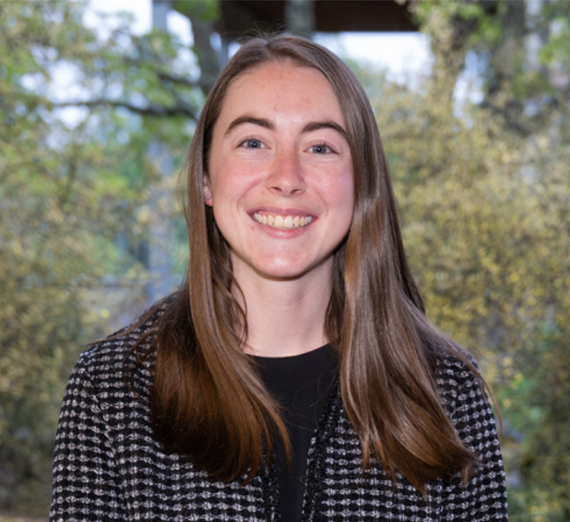 لافتة الحرم الجامعي تحمل شعار غوزاغا مع نص يقرأ: اكتشف هدفك